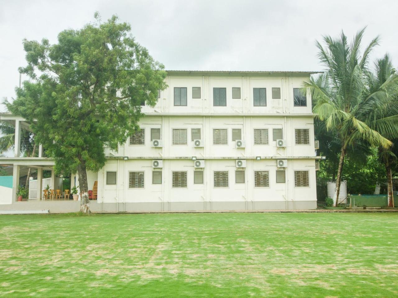 Oyo 15999 Sahyadri Hotel
