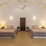 Hamptons Charm By Stayvista Luxury 5Br With Pool, Lawn & Table Tennis