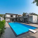 Saffronstays Mayfair Gardens 4 Bedroom Petfriendly Pool Villa