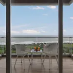 Stayvista\'S Casa Bella - Sea-View Villa With Infinity Pool, Jacuzzi, Games, Entertainment, And Spa Room