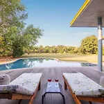 Jay House By Stayvista - Leisure Oasis With Pool, Snooker, Table Tennis & Foosball Fun