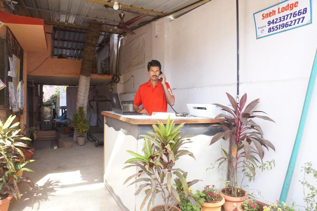 Hotel Vaccinated Staff- Oyo 29945 Sneha & Alibag