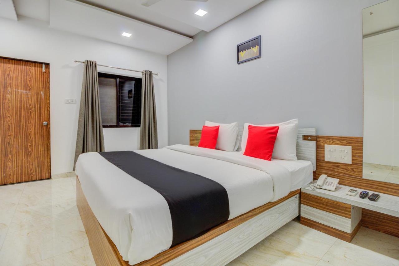 Capital O 71872 Sahyadri 3*