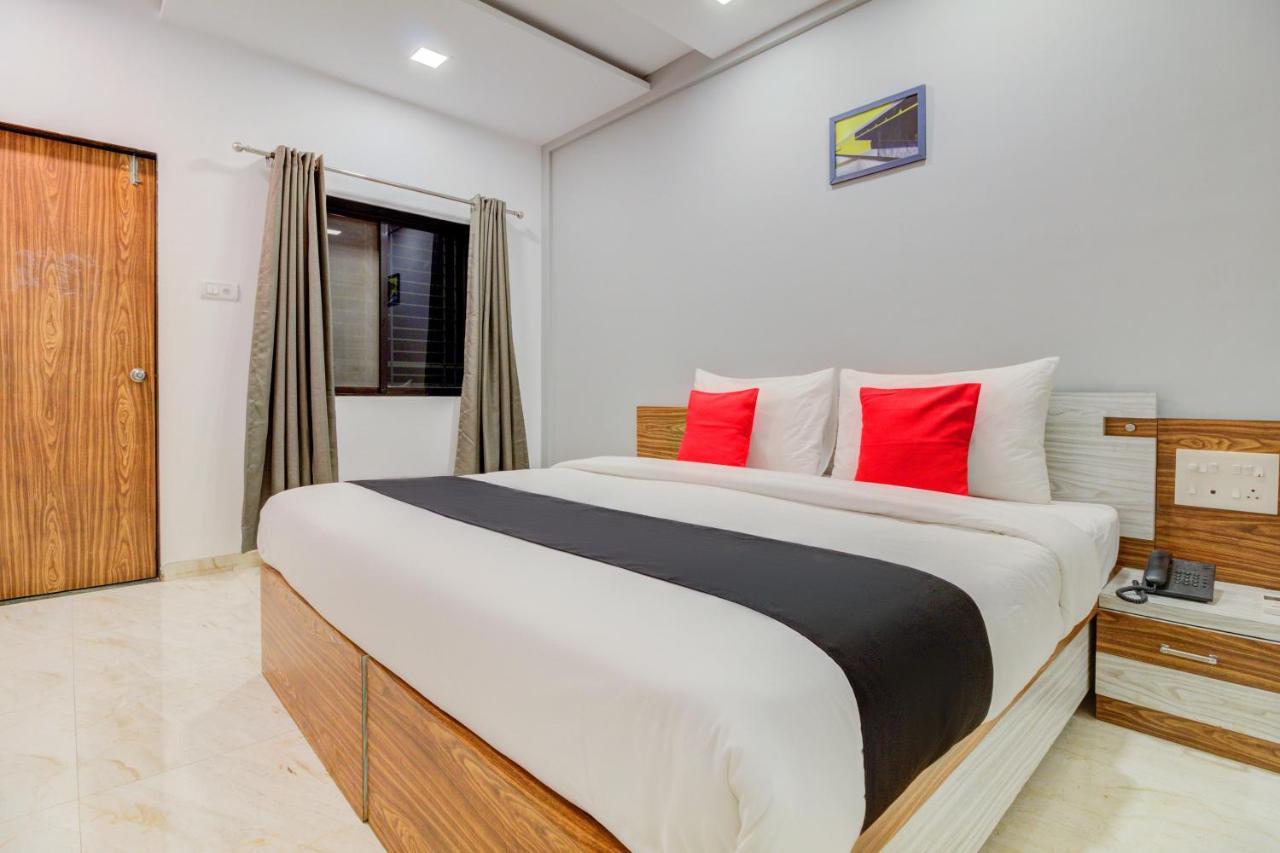 Capital O 71872 Sahyadri 3*