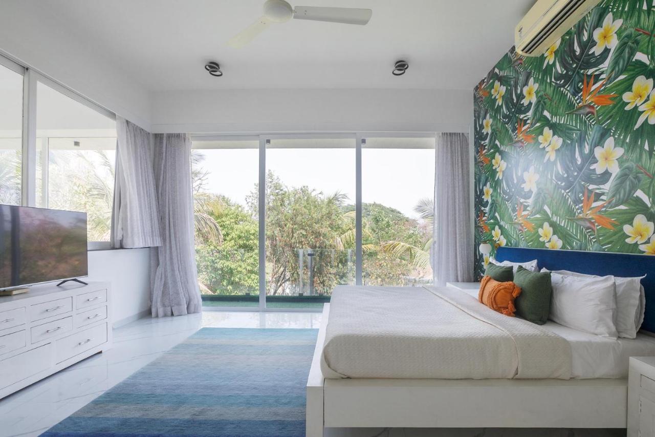 Capri: Mountain View Retreat With Pool & Jacuzzi Villa *