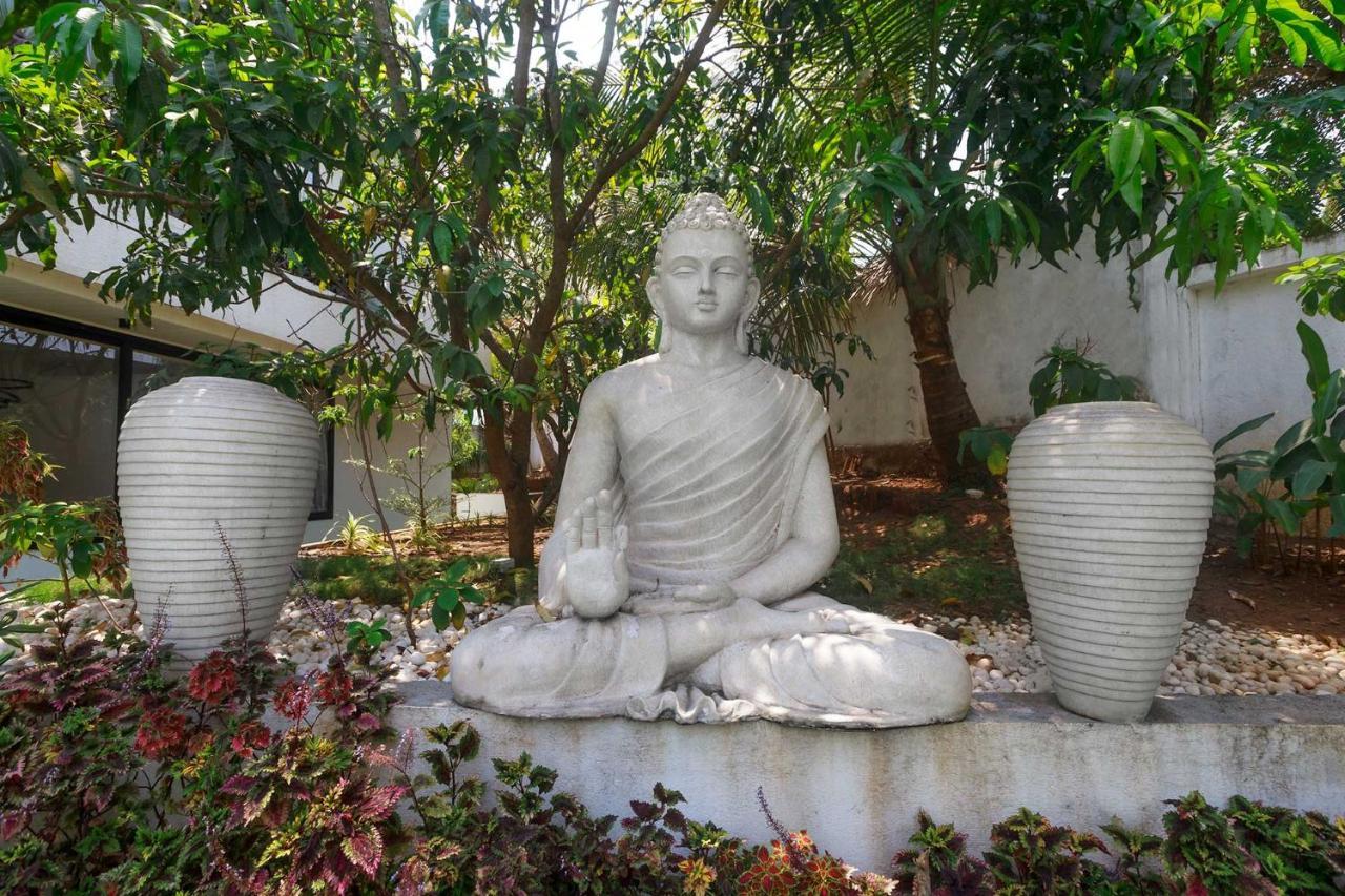 Villa Capri: Mountain View Retreat With Pool & Jacuzzi Alibag