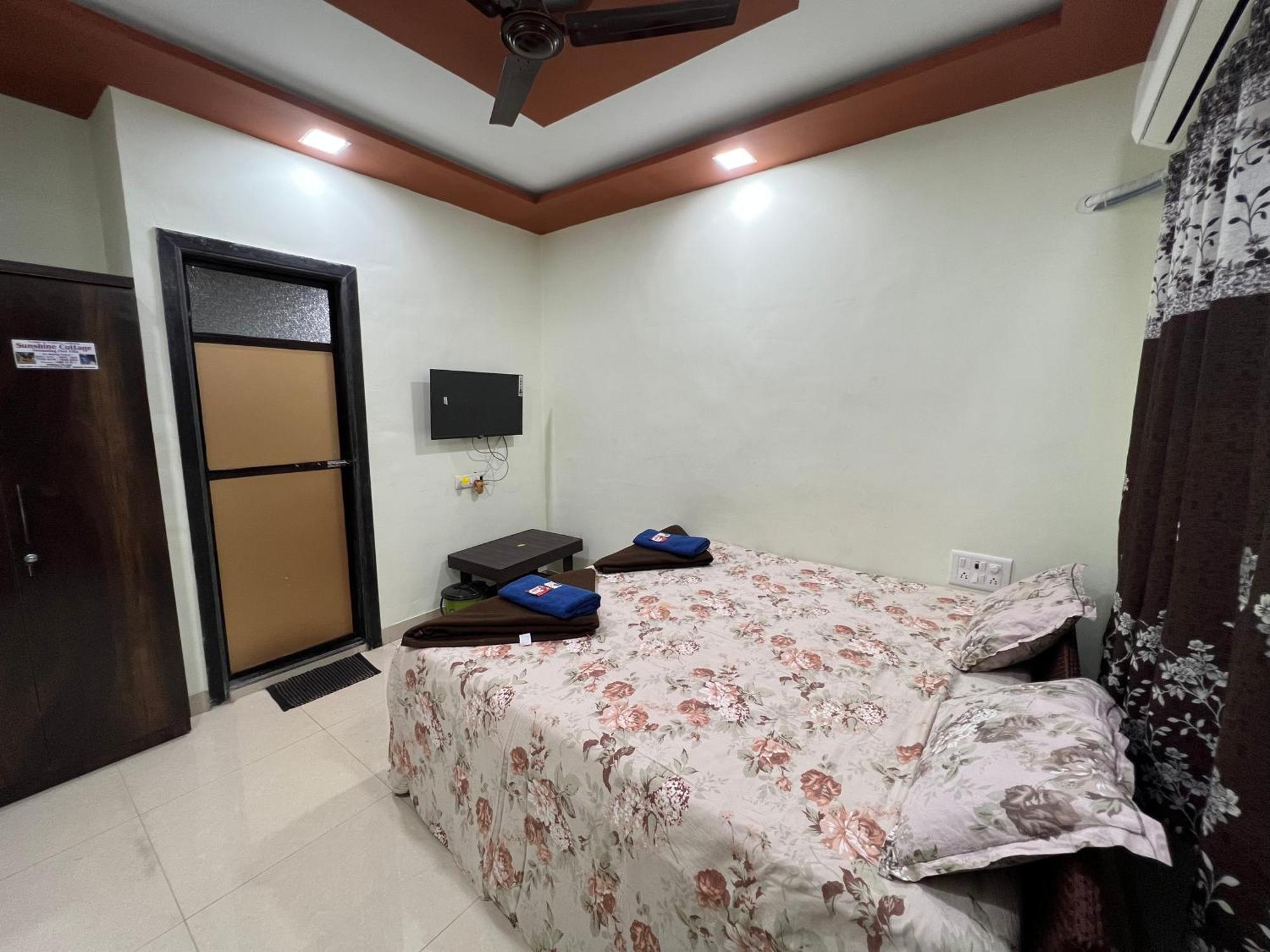 Homestay Sunshine Swimming Pool Alibag