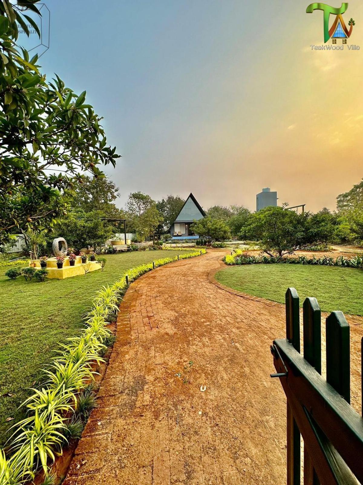 Luxurious 3bhk W//pool Teakwood By Gemstone Hospitality Villa *