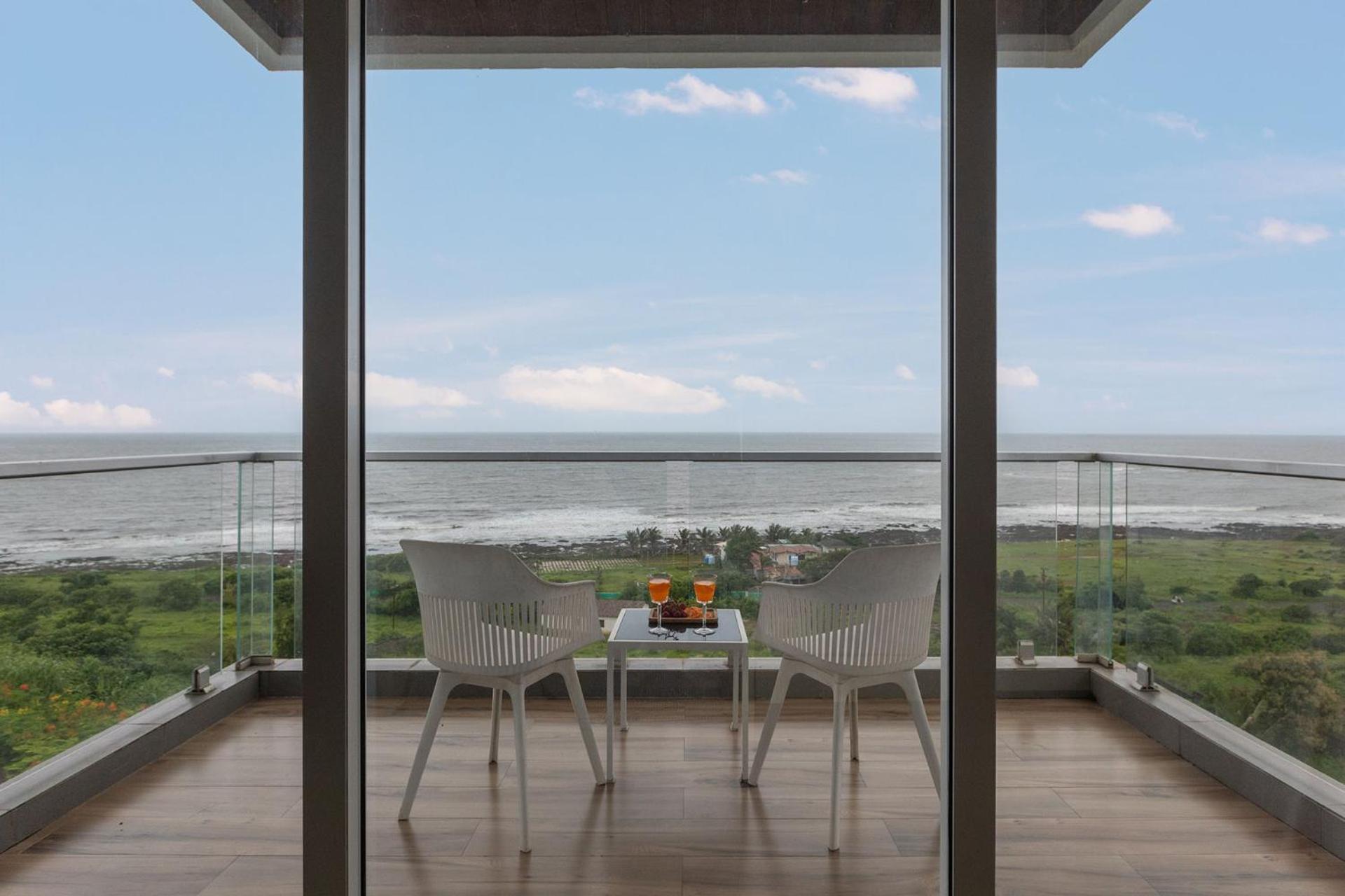 Casa Bella: Sea-view With Infinity Pool And Villa Alibag