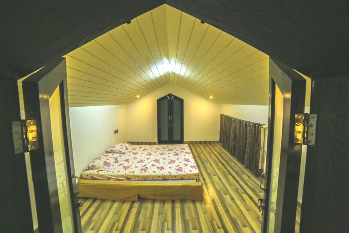 Oswal Villa, * Alibag