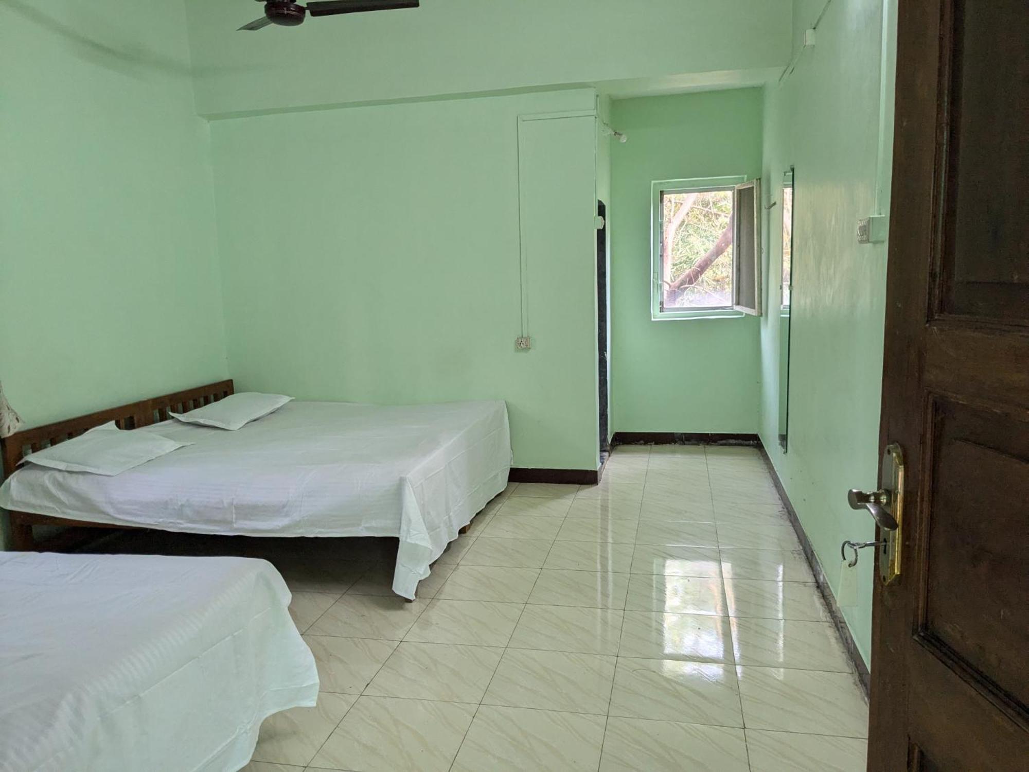 Bed & Breakfast Shree Holidays Alibag