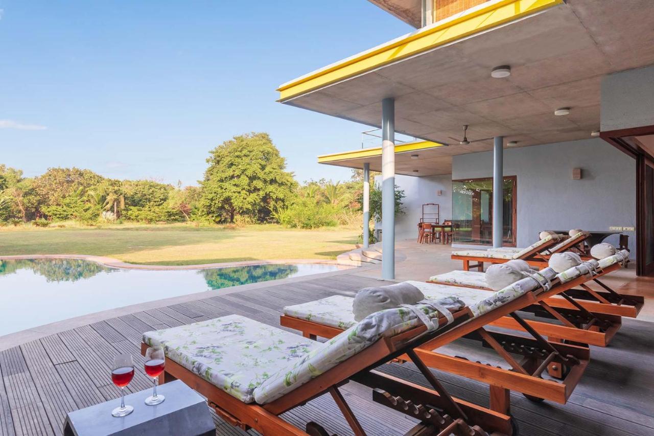 Jay House By Stayvista - Leisure Oasis With Pool, Snooker, Table Tennis & Foosball Fun Villa *