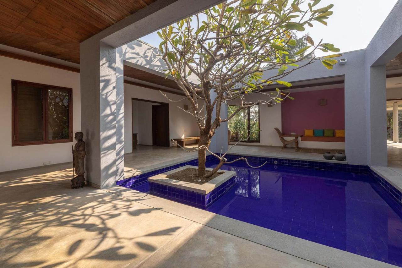 Jay House By Stayvista - Leisure Oasis With Pool, Snooker, Table Tennis & Foosball Fun *