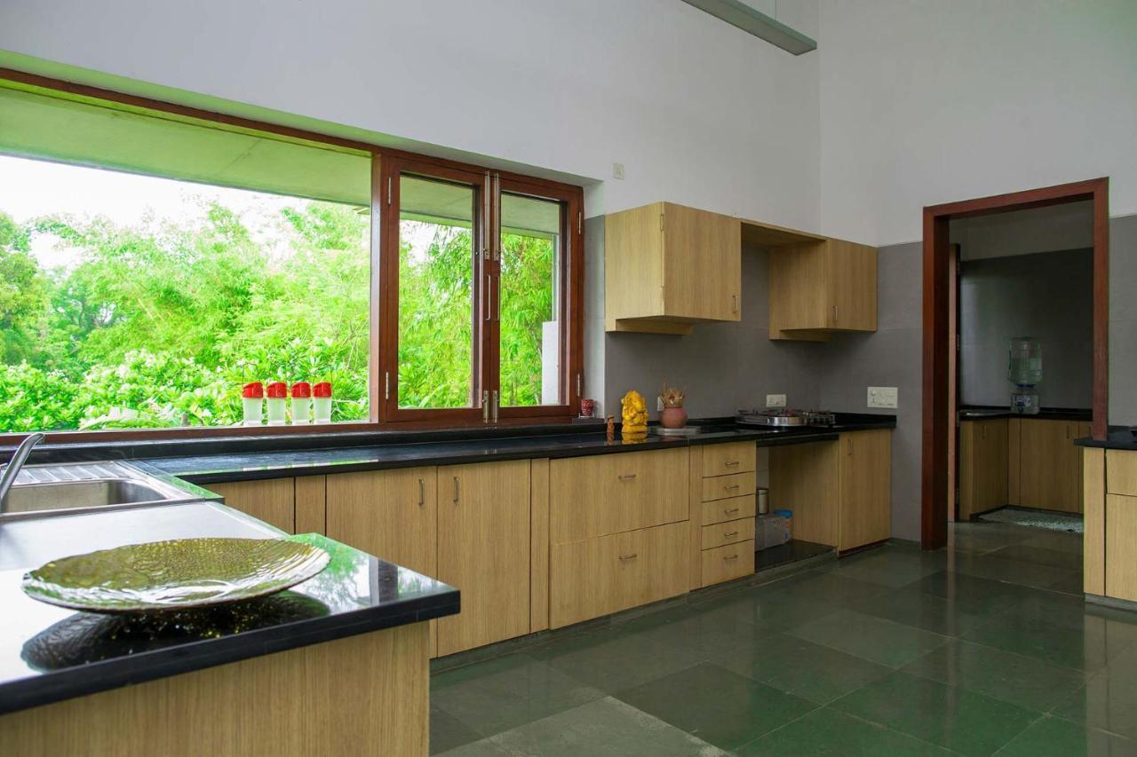 Jay House By Stayvista - Leisure Oasis With Pool, Snooker, Table Tennis & Foosball Fun Villa