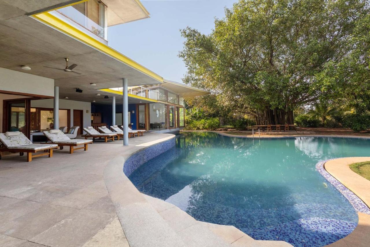 Jay House By Stayvista - Leisure Oasis With Pool, Snooker, Table Tennis & Foosball Fun * Alibag