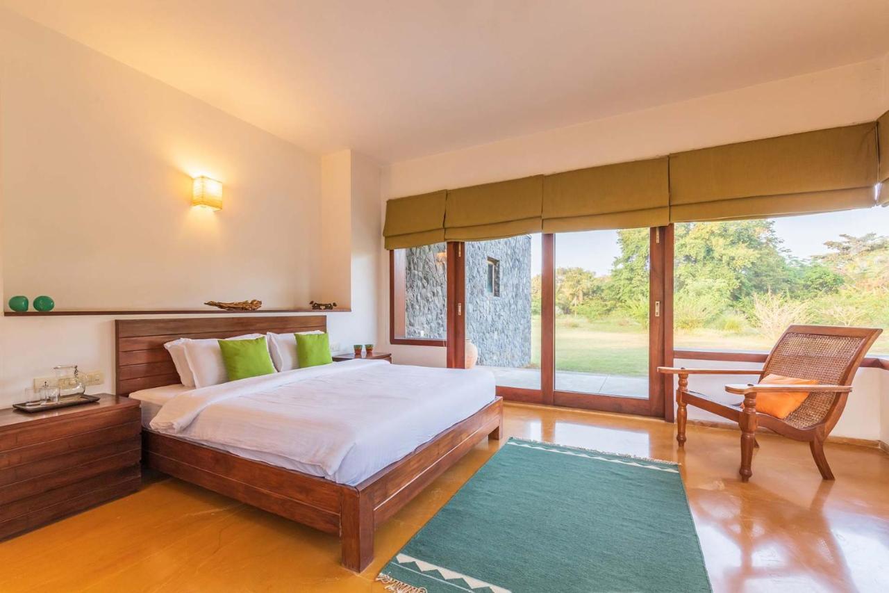 Villa Jay House By Stayvista - Leisure Oasis With Pool, Snooker, Table Tennis & Foosball Fun *