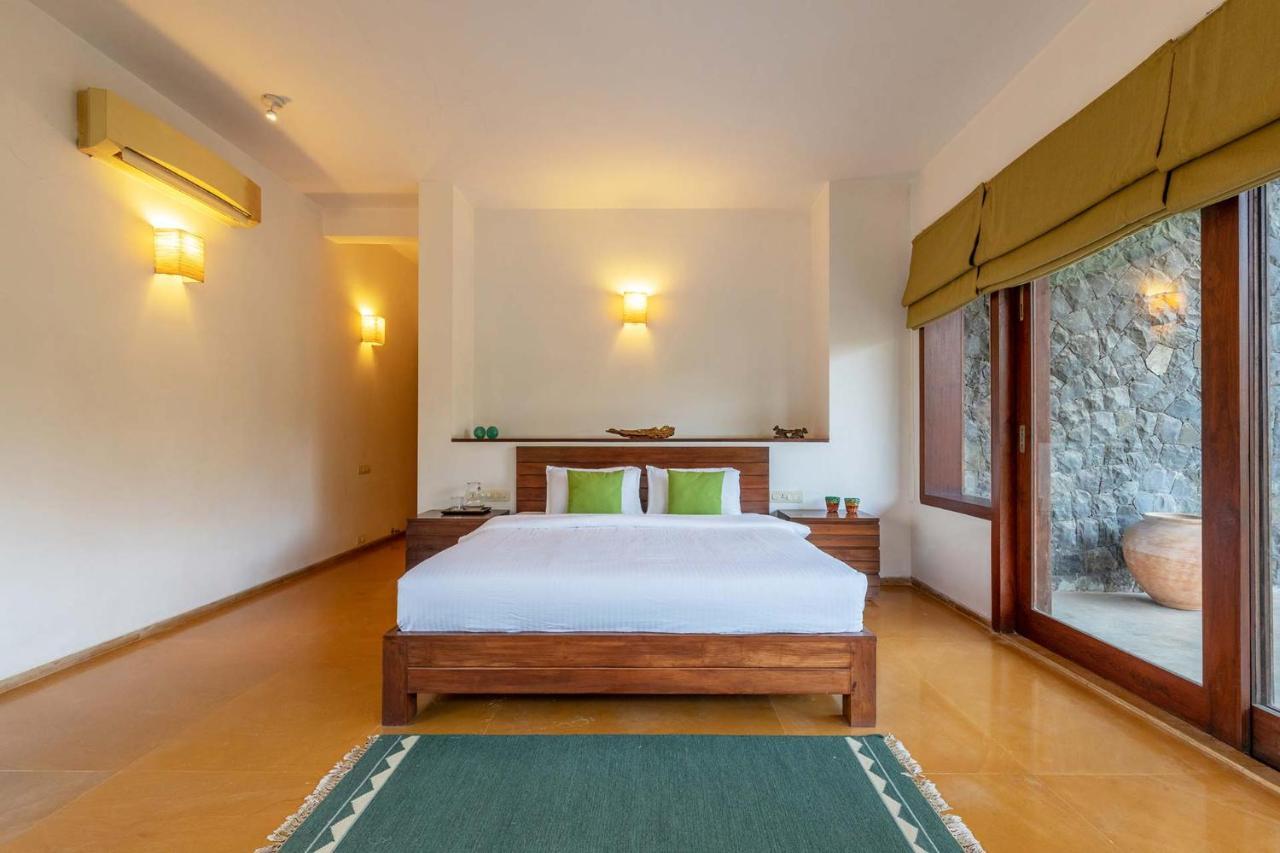 Villa Jay House By Stayvista - Leisure Oasis With Pool, Snooker, Table Tennis & Foosball Fun *