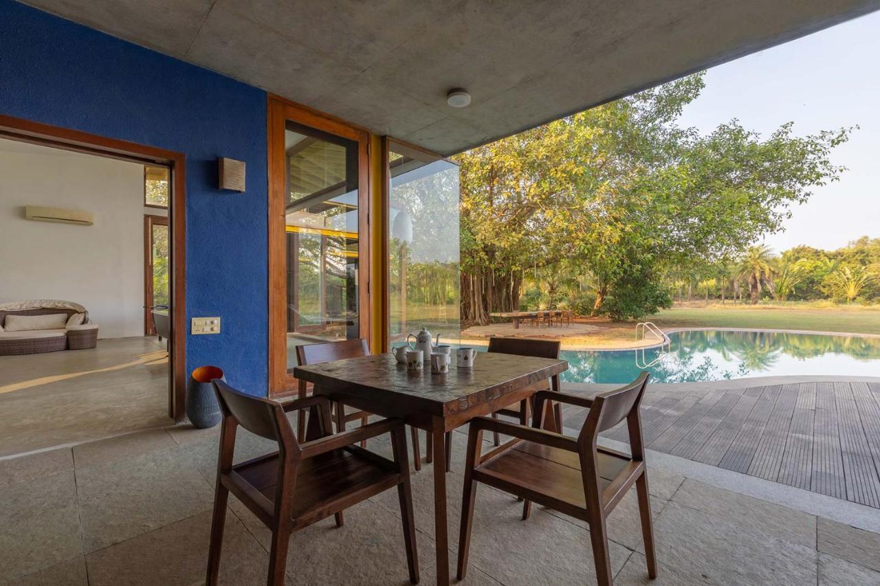 Jay House By Stayvista - Leisure Oasis With Pool, Snooker, Table Tennis & Foosball Fun *